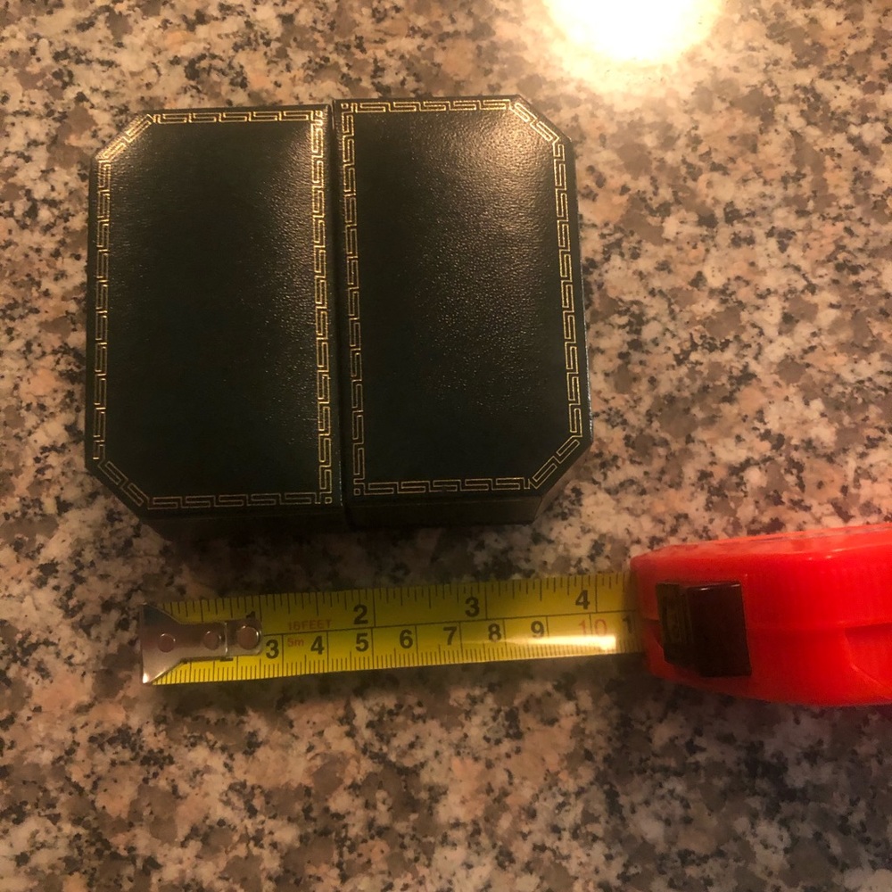 Emerald green leather/silk necklace shell box